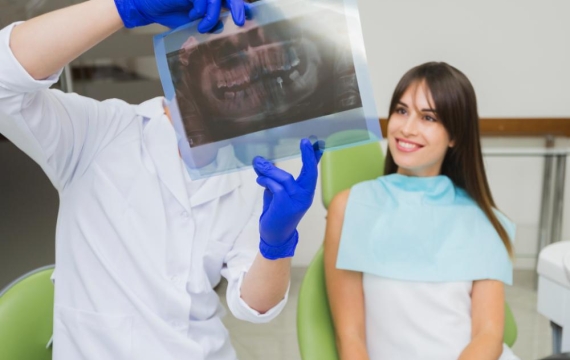 aplicando tratamiento dentista Catarroja aplicando tratamiento dentista